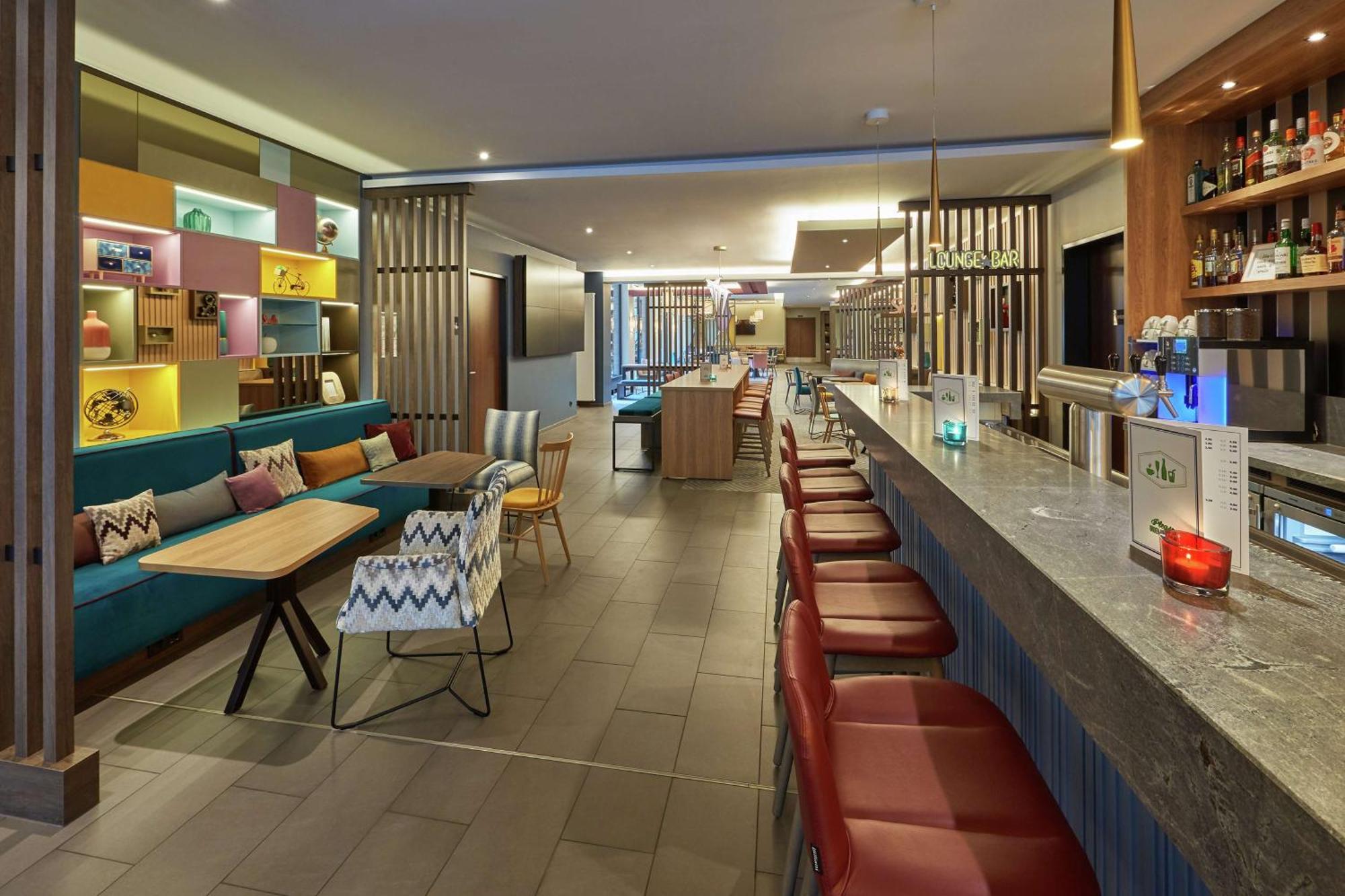 Hotel Hampton By Hilton West 3*