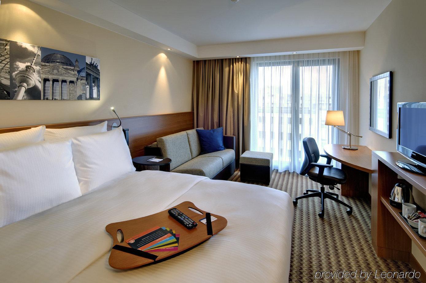Hotel Hampton By Hilton West 3*