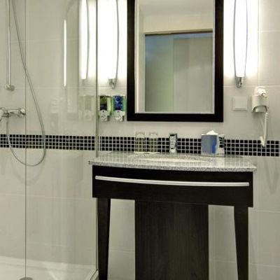 Hotel Hampton By Hilton West
